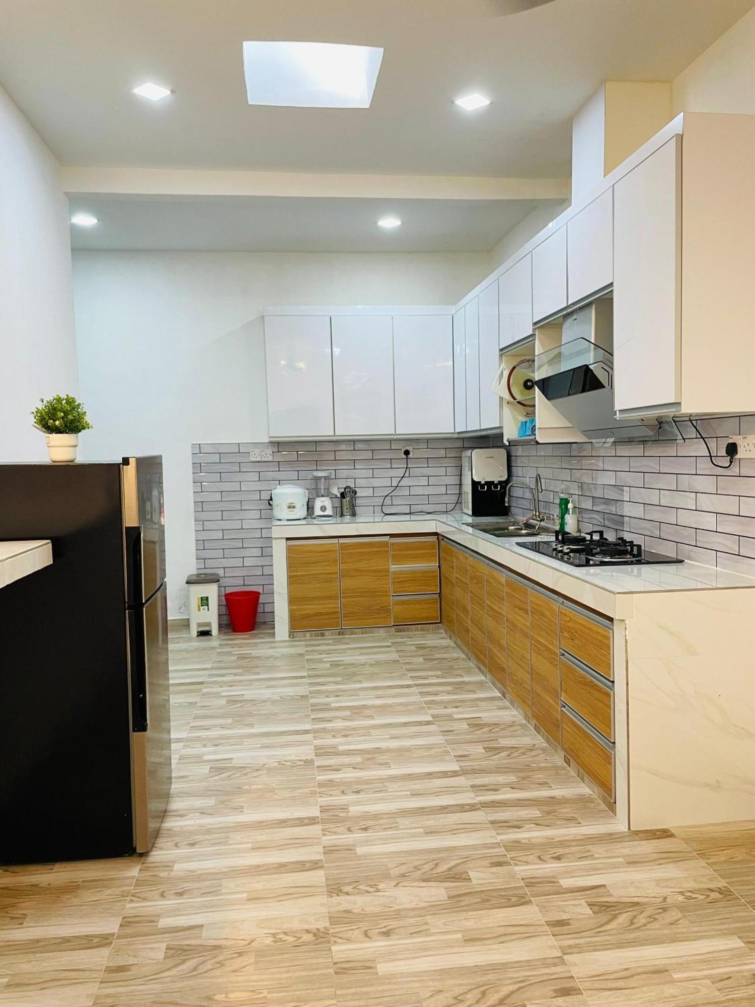 Nazirin Homestay No 27 Tmn Desa Manjung Lumut Exterior foto