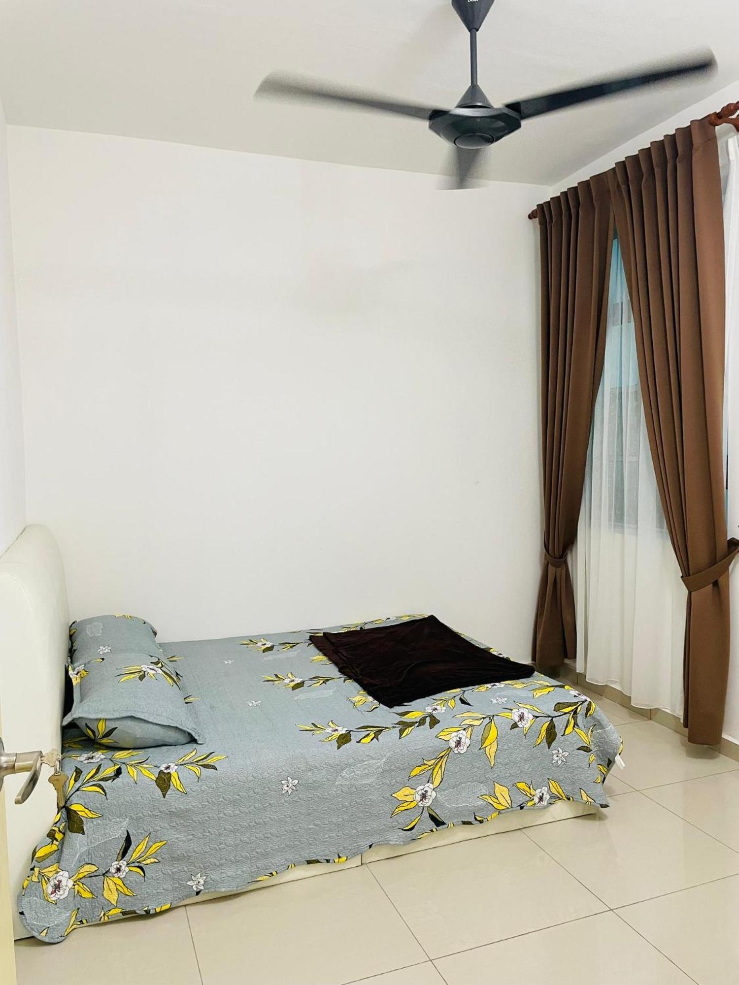 Nazirin Homestay No 27 Tmn Desa Manjung Lumut Exterior foto