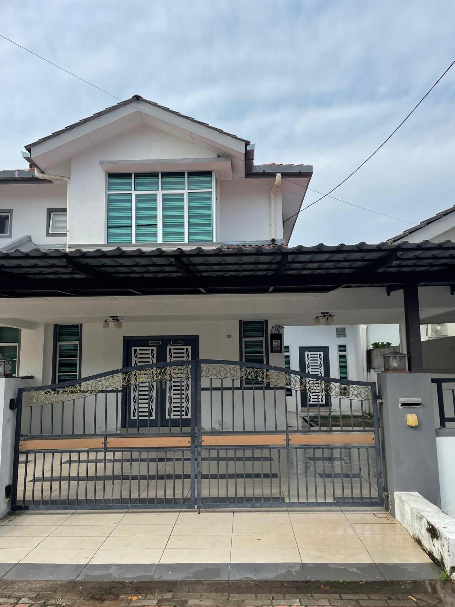 Nazirin Homestay No 27 Tmn Desa Manjung Lumut Exterior foto